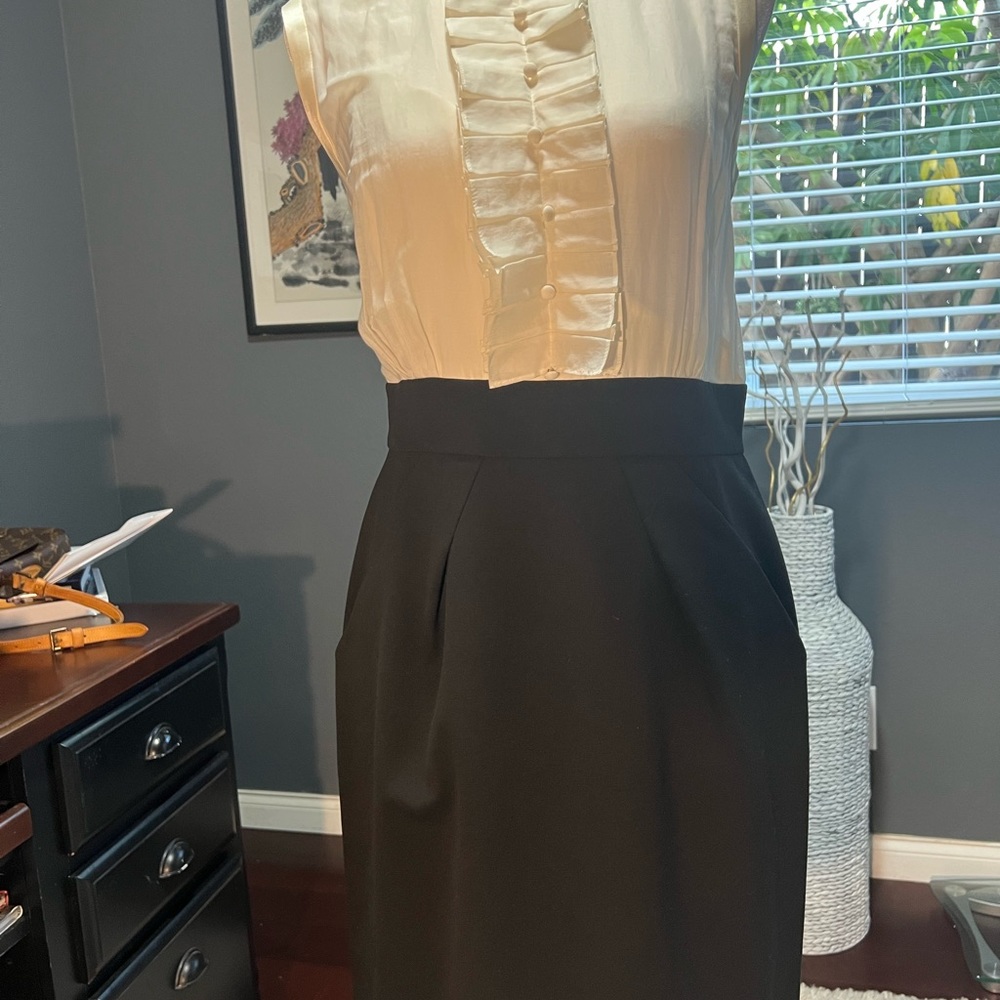 BCBG Max Azaria cream and black silk blend dress. Ruffled with buttons - Picture 2 of 7